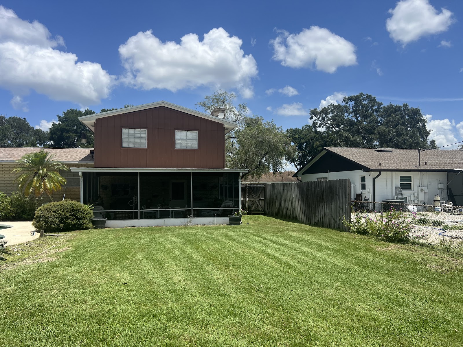 A cut and edged lawn maintained by Papa Green Corp. Lawn Care in Brandon, Florida